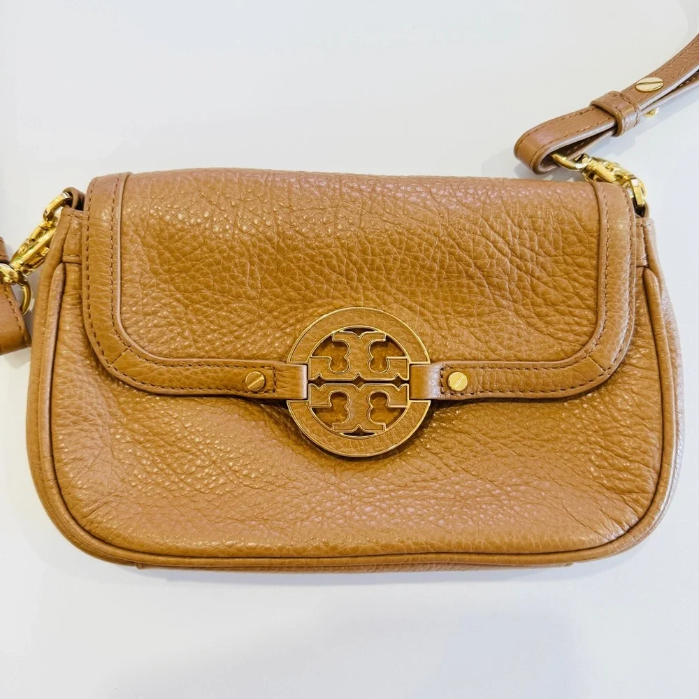 Tory Burch Amanda Mini Crossbody Bag in tan_4